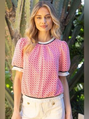 VOY Hot Pink Short Sleeve Cute Top Size L (@)